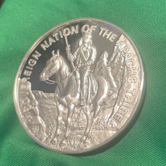 1971 Sovereign Nation of the Apache Indian Tribe .999 Silver Proof Round - Picture 5 of 6